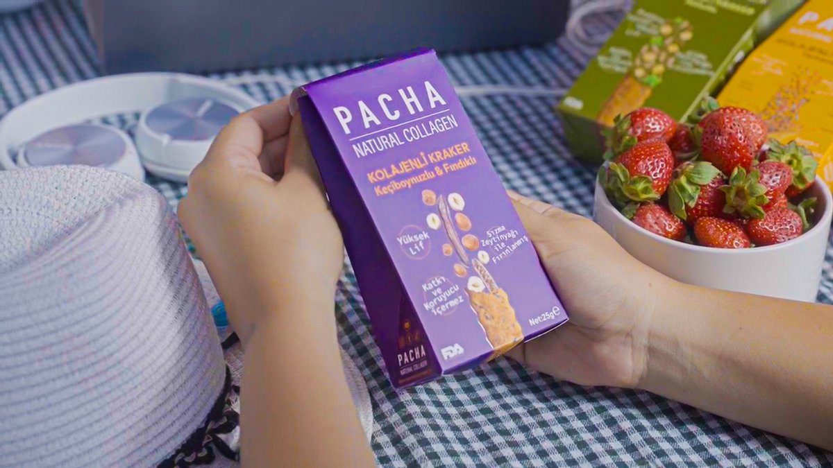 Piknik keyfi bir başka güzel 🍓🌿

Güneş, taze çilekler ve Pacha Keçiboynuzlu &amp; Fındıklı Kolajenli Kraker ile hem lezzetli hem sağlıklı bir mola vermeye ne dersin?

📌 Yüksek lif
📌 Katkı &amp; koruyucu içermez
📌 Sızma zeytinyağı ile fırınlanmış

#pachanaturalcollagen #piknikkeyfi
