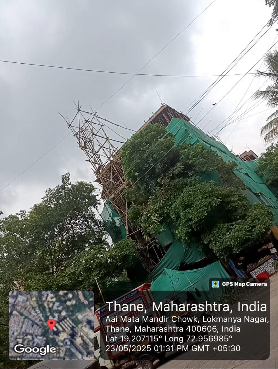 tofkhana's tweet photo. ठाणे पश्चिम येथील आई माता मंदिर, ठाणे येथील आईमाता मंदिर चौकात, आनंद टॉवर च्या बाजुला , युनियन बँक ऑफ इंडिया समोर, आचार्य अत्रे मार्ग , लोकमान्य नगर, ठाणे पश्चिम 400606, या परिसरातील  असलेल अनधिकृत बांधकाम महानगरपालिकेच्या  निदर्शनास आणून दिले होते व त्यावर काही दिवसापूर्वी किरकोळ तोडक कारवाही केली गेली,  सदर कारवाई संबंधित पालिकेचे पत्रक ही प्राप्त झाले. पण ठाणे महानगरपालिका आयुक्तांना माझा प्रश्न असा आहे की केवळ किरकोळ कारवाई का केली जाते जेव्हा बांधकाम ही अनधिकृत असल्यास त्याला जमीनदोस्त का केले जात नाही, किरकोळ कारवाई करण्यात पालिका  बांधकाम करणाऱ्यास पुन्हा बांधकाम रिपेअर करून पूर्ण करण्याची संधी देत आहे का?  ह्या प्रश्नाचे उत्तर आयुक्त साहेब देऊ शकतील का?
@TMCaTweetAway @DGPMaharashtra @ThaneCityPolice @CMOMaharashtra @AjitPawarSpeaks @mieknathshinde @DrSEShinde @PratapSarnaik #thane #lokmanyanagar #वर्तकनगर