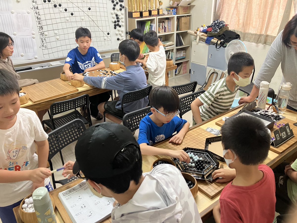 centralgogogo's tweet photo. 【中央棋院 2025暑期夏令營 開始報名！】
中央棋院推出圍棋夏令營，結合有趣又有挑戰性的課程，讓孩子在棋盤上動腦、培養專注與耐心，度過一個充實又有意義的假期。
中央棋院官網連結 : https://t.co/MXiqrAm3CF
 https://t.co/8E1tUrDBza
#中央棋院2025暑期夏令營開始報名 #孩子 #夏令營 #教學 #學習 https://t.co/zKK9MEY27E
