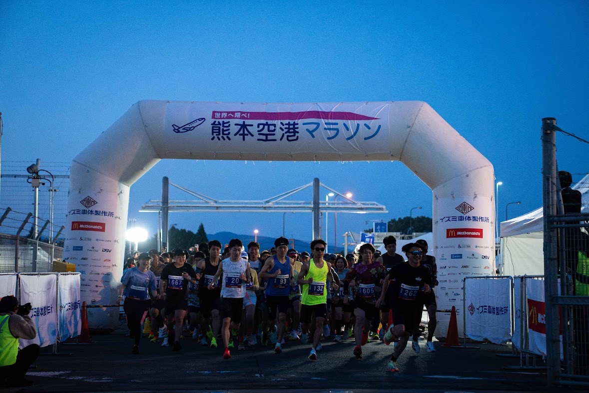 📘アスリート掲示板：ブログ更新【Vol.81】
🛫滑走路を駆け抜ける！？
熊本空港マラソンに窪田が出場！
早朝4:50スタートの非日常レース、その結末はまさかの…！？ブログレポート公開中👇
itoix.co.jp/blogs/athlete_…