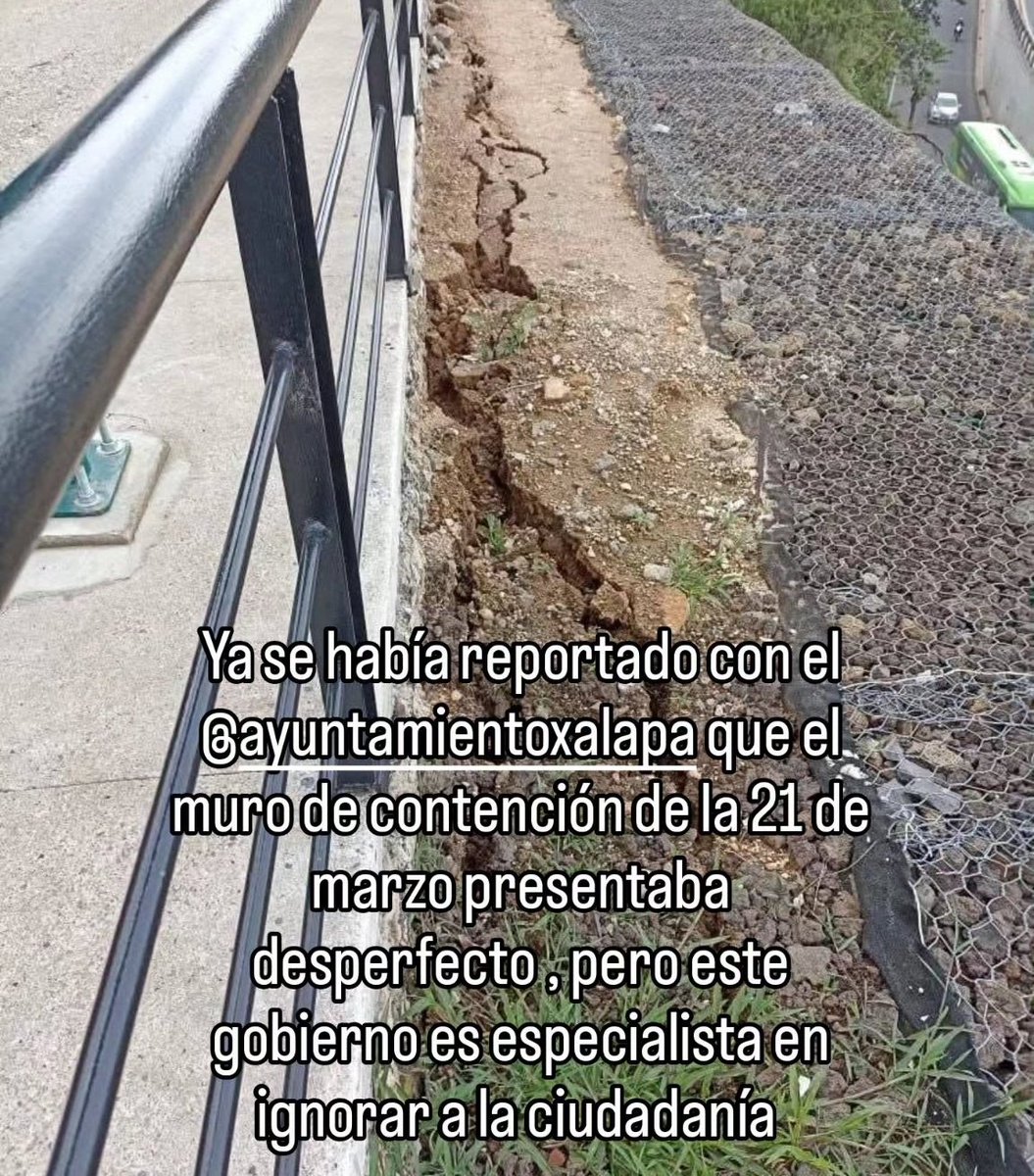 xalapacentro's tweet photo. Pareciera que el @AytoXalapa fue advertido de la obra patito de @ahuedricardo y su compadre del Depto de Obras Públicas, y se ignoró el asunto.
De similar forma ocurrió en aquella ocasión, donde #Ahued se hizo tarugo por la muerte de una familia cuyo deslave los sepultó, por una fuga de agua reportada a @CMAS_Xalapa. Pero como nadie de la familia sobrevivió, nadie demandó. Aunque esas responsabilidades se persiguen de oficio, el asunto quedó también sepultado por la @FGE_Veracruz.
El otro caso anterior, un accidente donde se involucró un camión haciendo mantenimiento, circulando en sentido contrario sobre la av Murillo Vidal, y falleció un trabajador. Nunca aceptaron responsabilidad, y los medios de comunicación fueron callados $ en decir la verdad.
¡Descaro al máximo!
Sí, hay responsabilidad y son "asesinos culposos", además de malos administradores de todo lo público. Pero saben hacerse tontos y se defienden entre ellos.
@OHarfuch @FGRMexico @Claudiashein @PartidoMorenaMx @LuisaAlcalde @OFIGOBVeracruz @SEGOBVeracruz @lopezobrador_