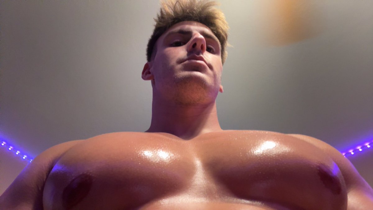 What’s up down there? 😉 #pecs #oiledup