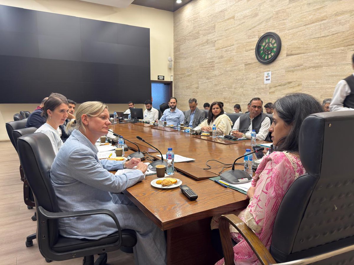 E4HProgramme's tweet image. British High Commission (BHC) Development Director Jo Moir, along with other BHC and E4H representatives, met with Minister @HP_GoP Khawaja Imran Nazir and Secretary @HP_GoP Nadia Saquib to discuss ongoing technical assistance support and future planning under UK's E4H Programme.