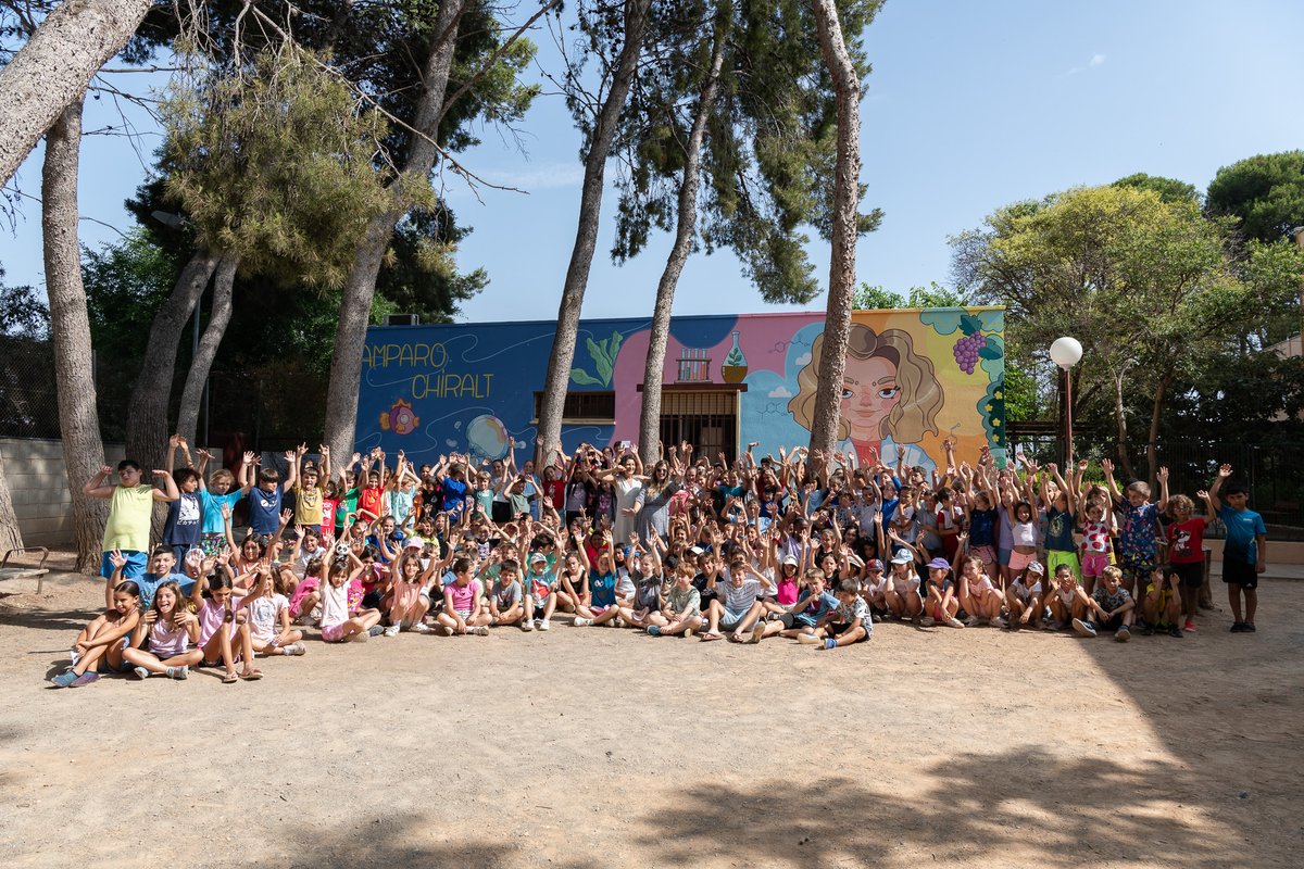 👩🏻‍🔬 Dones de Ciència rendeix tribut a Benifaraig a la investigadora <a href="/UPV/">Universitat Politècnica de València</a> Amparo Chiralt amb un mural de Silvia López ➡️ tinyurl.com/2fj29dbj