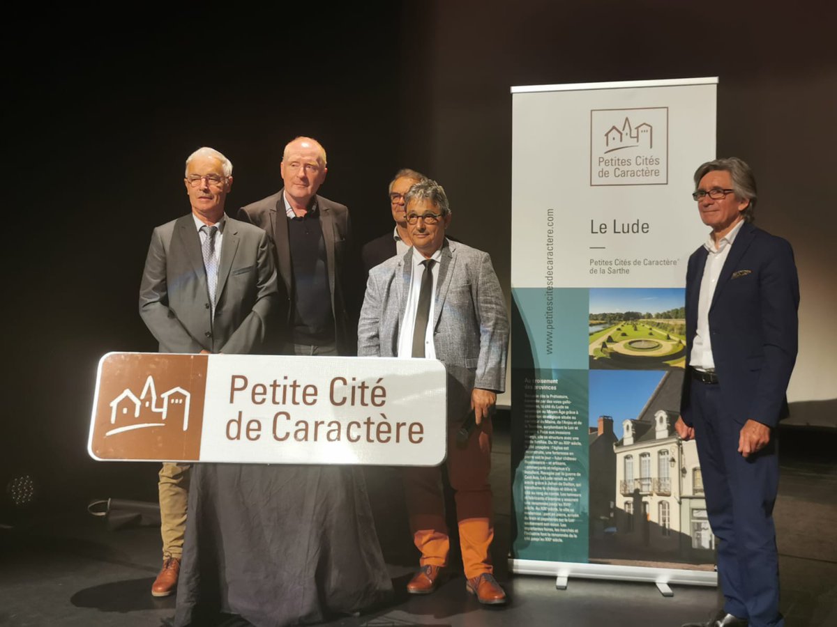 villelelude's tweet photo. 🎖 Le Lude labellisée "Petite Cité de Caractère" ! Après dix années d'engagement continu en faveur de la valorisation du patrimoine, la commune du Lude a officiellement obtenu le label "Petite Cité de Caractère" de la Sarthe ce mardi 17 juin.

#lelude #sarthe #paysdelaloire https://t.co/LCCOQxKFls