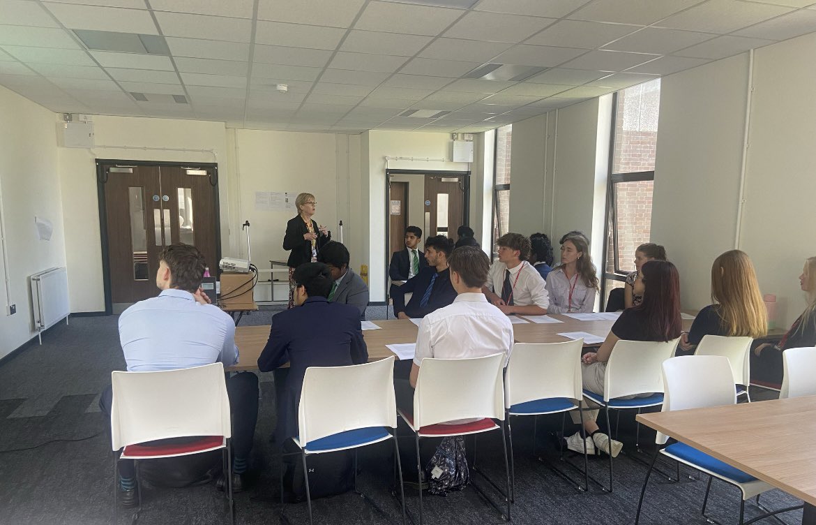 RGSHWCareers's tweet image. A fab day of UCAT training for MDVs students at @rgshw – full of focus, ambition &amp;amp; practical insight.
Even better to welcome students from other Bucks schools to join us. Great to see such motivation from the next generation of medics! 🩺🌟 #UCAT #MDV #FutureMedics
@RGSHWBiology