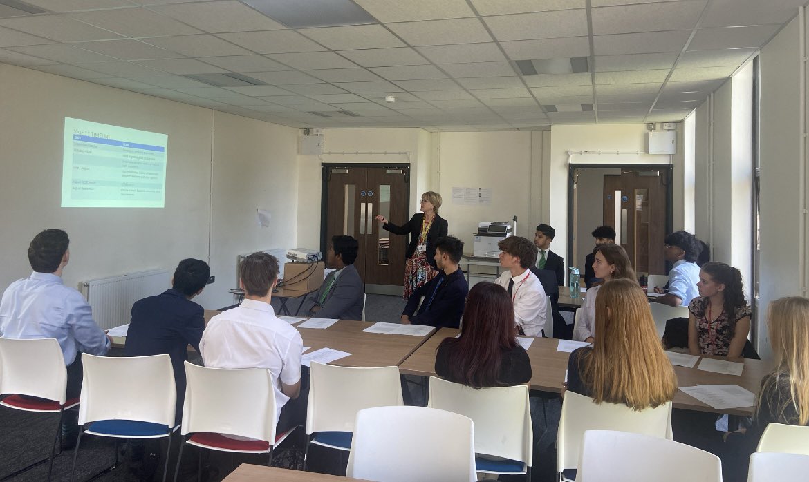 RGSHWCareers's tweet image. A fab day of UCAT training for MDVs students at @rgshw – full of focus, ambition &amp;amp; practical insight.
Even better to welcome students from other Bucks schools to join us. Great to see such motivation from the next generation of medics! 🩺🌟 #UCAT #MDV #FutureMedics
@RGSHWBiology