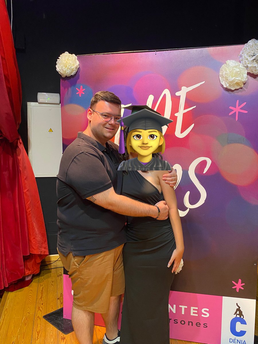 Samuuu97's tweet photo. Mi niña se graduó ayer y no puedo estar más feliz y más orgulloso de ella 🧑🎓😍💖
¡¡Y en septiembre a la E.S.O!! 🏫
¡Para de crecer pequeña! 😢🥺
#Primaria #Graduación #ESO #Cole #Insti #SeHaceMayor https://t.co/SRGPQNAhLS