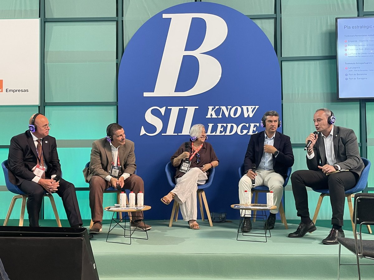 <a href="/ASFAC3/">ASFAC</a> <a href="/BatlleSimo/">Simón Batlle Blanco</a> <a href="/elvendrell_cat/">Ajuntament del Vendrell</a> <a href="/FinaJarque/">Fina Jarque</a> 🗣️ Joan Ramon Albareda, president d’<a href="/ASFAC3/">ASFAC</a>, afirma que “el tren és un complement del camió, sobretot a curt i mig termini. No es treuran els camions, sinó es reduirà la seva freqüència”.