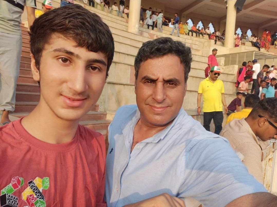 The ‘6’ I Could Not Write: A 15-year-old Kashmiri Lad’s Love Note For His Father

c-kar.com/the-6-i-could-…

Arfeen Angel writes for the Centre for Kashmir Analysis and Research (C-KAR)

#FathersDay #FatherAndSon
#FatherSonBonding #fatherson #Kashmir #Kashmiri #Srinagar #Love