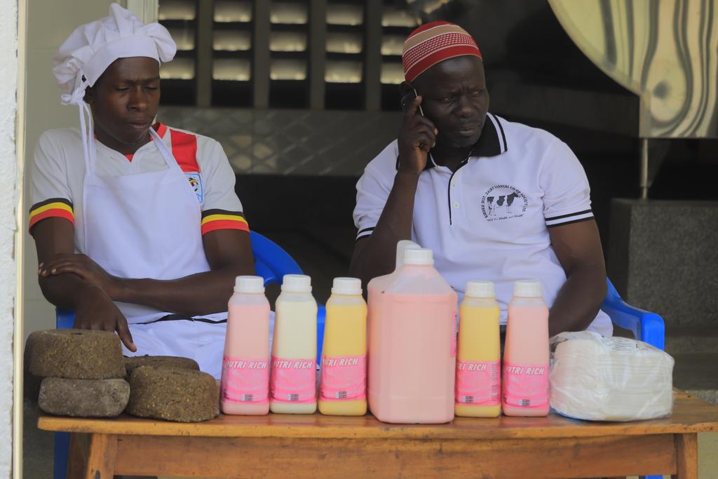 raphaelMagyezi's tweet image. Yesterday, I commissioned the Buseeta Milk Collection Centre in Kibuku a UGX 667M game changer for our dairy farmers under the @LLF_fund LEGS project. With a 6,000-litre cooler, generator &amp;amp; strong cooperative spirit, this Centre is more than storage it&apos;s a hub for value addition,…