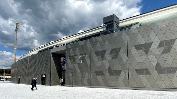 NECEanodizing's tweet photo. 3 Steel Shades by #NECE #Anodizing for #Viareggio Stadium, the clever combination of the six types of panels creates a harmonious and elegant textured effect, all on a very large surface https://t.co/4fS22US7q7 https://t.co/ULhv8quraM