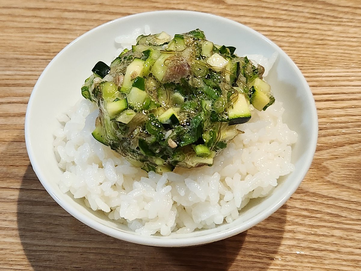 やまがたのだしって知ってますか？

通常きゅうりとなすが入るのが基本なんですが代わりに……

ズッキーニを入れてもおいしいんです！！！！！

試してみて！！