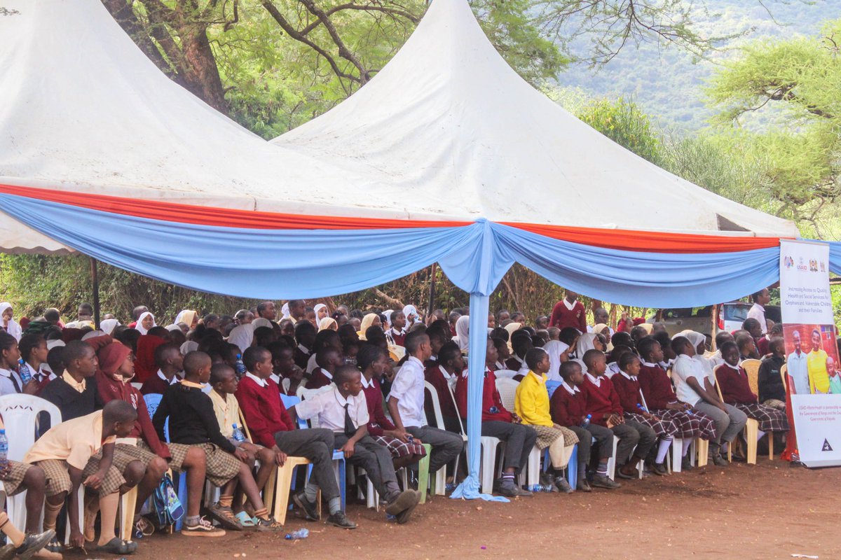 Celebrating the vibrant spirit of African children during the International Day of the African Child in Namanga!  This year's theme, "The African Child: Empowering Youth for a Sustainable Future," reminds us of the importance of investing in our children’s education, and rights.