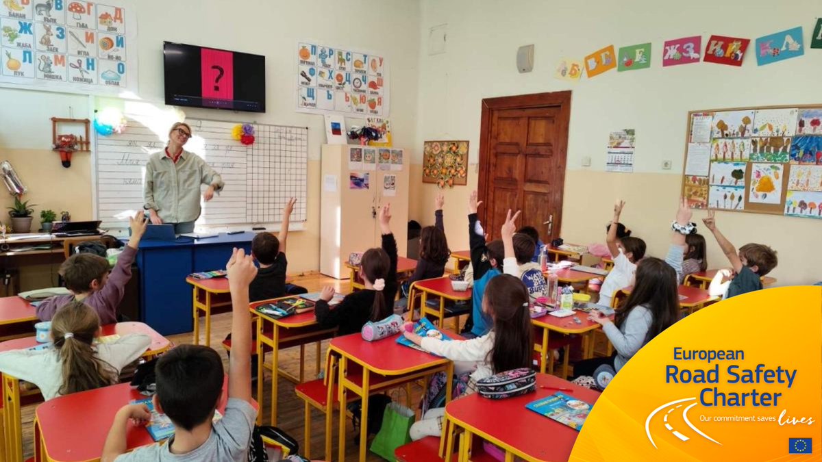 ERSCharter's tweet image. 🇧🇬 Discover "Отличник на пътя": an initiative by ERSC member Shell Bulgaria, educating young students on #RoadSafety and empowering them to influence their families' behaviors.
Over 1,500 pupils across 20 schools have participated so far.
🔗 Learn more: ow.ly/EeiB50WaiT0