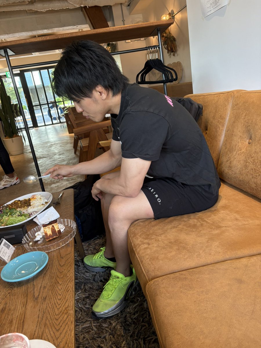 今日はおしゃれなカフェにお邪魔して撮影しました🙏✨
今日21時に動画でます！！