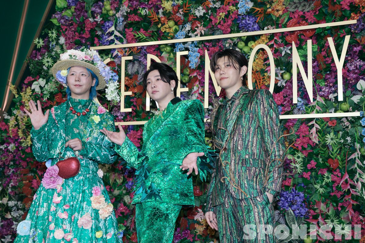 Mrs. GREEN APPLE presents 「CEREMONY」フォトコール＞ド派手な衣装で