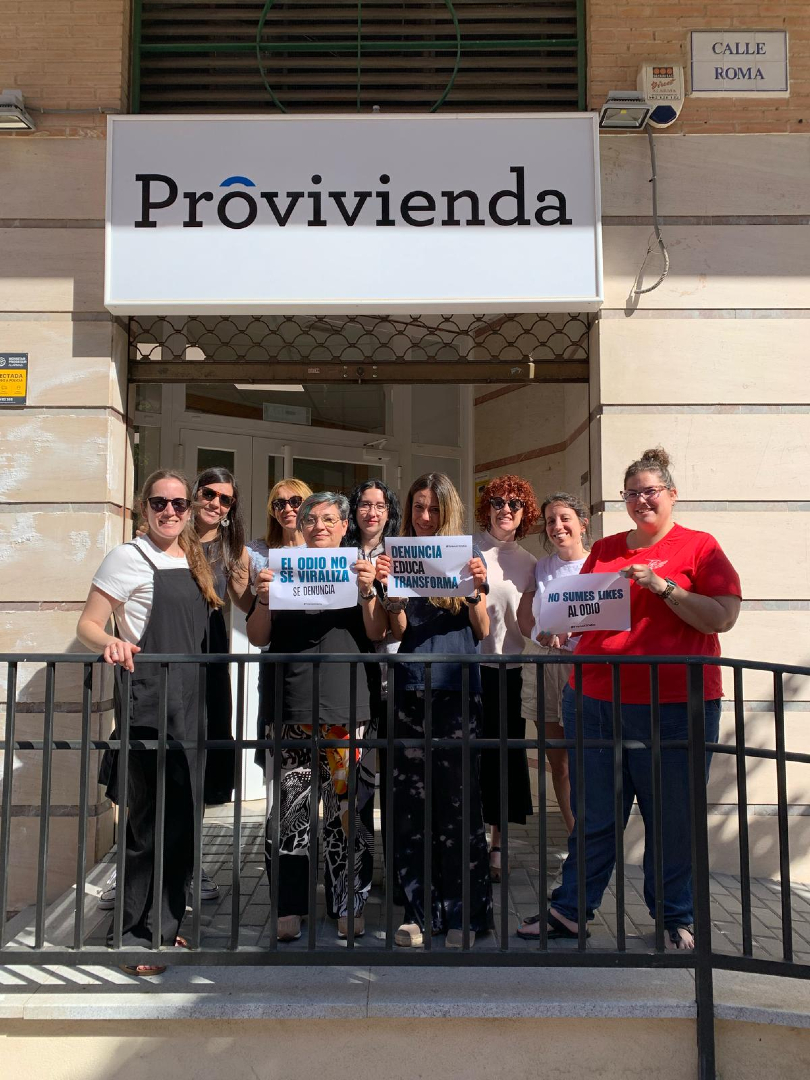 📢 Desde EAPN CLM alzamos la voz para frenar los discursos que dividen y dañan.

🗣️ Cambiar el discurso es el primer paso para cambiar la mirada. Y también, la sociedad.

Puedes ver todas las fotos y recursos en ⬇️

🔗 eapn-clm.org/frena-el-odio

#FrenaElOdio #NoSumesLikesAlOdio