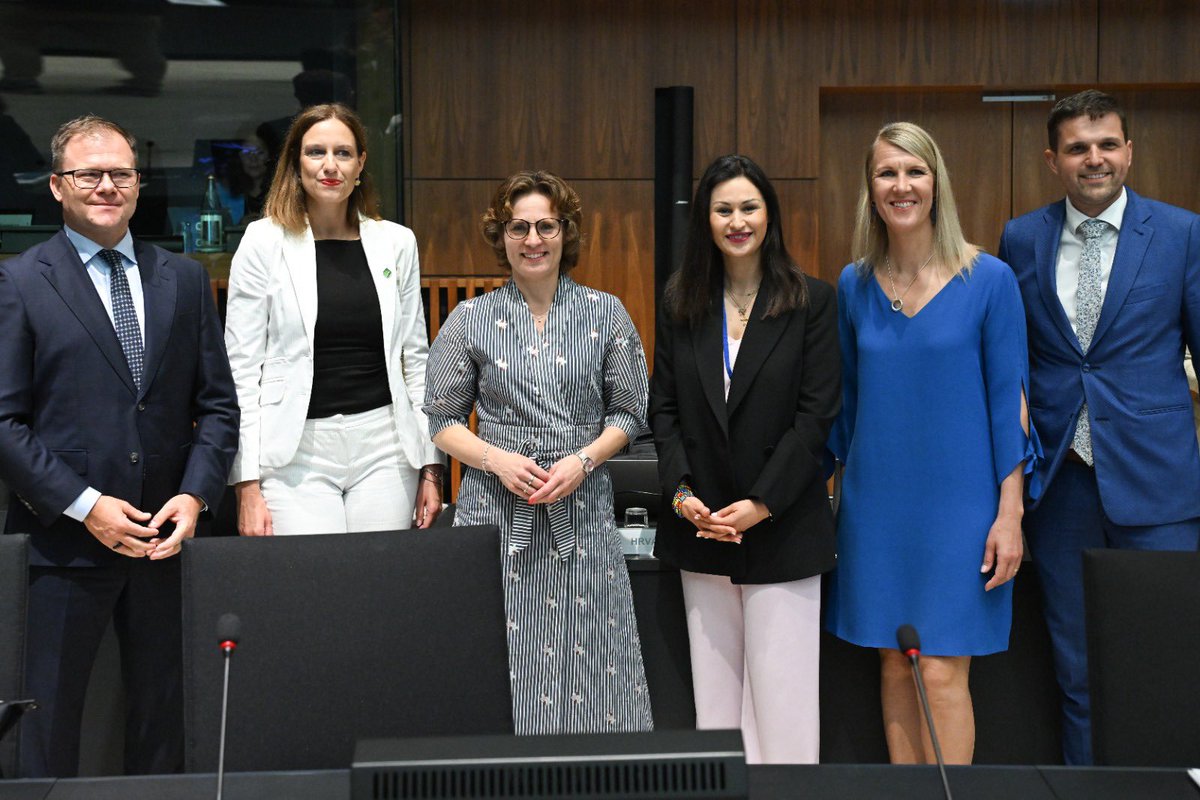 mzpcr's tweet image. Ministr @hladikpe se v Lucemburku zúčastnil zasedání Rady EU pro životní prostředí (ENVI) 🇪🇺. Hlavními tématy byla regulace olova v munici s ohledem na bezpečnostní situaci a nové nařízení o vozidlech s posílením cirkularity materiálu ♻️