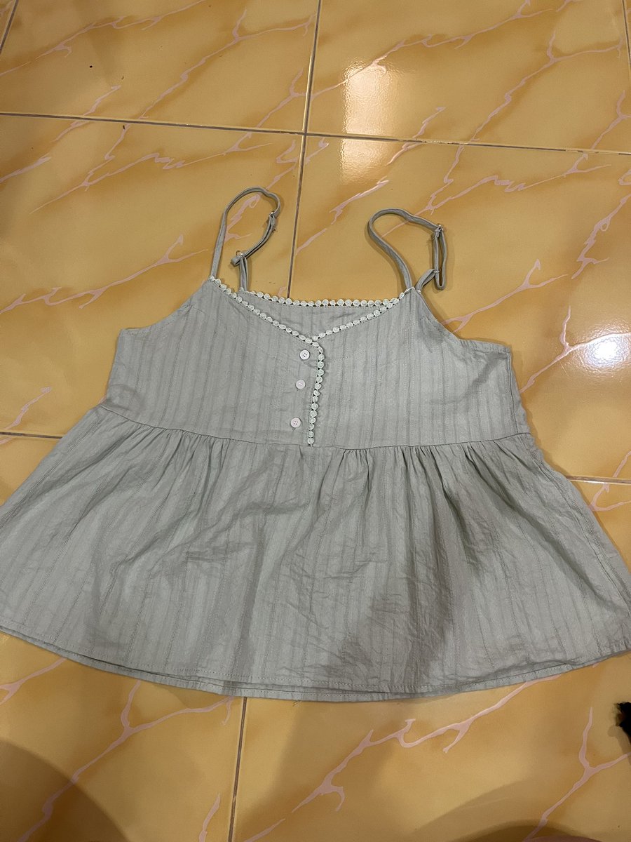 moojunkyuu's tweet photo. Brand : -
เสื้อสายเดี่ยวสีเขียวปรับสายได้
อก36-38
❀ 30บาท ใส่แค่ครั้งเดียว

#ส่งต่อเสื้อผ้า #ส่งต่อเสื้อผ้ามือสอง #ส่งต่อ #ส่งต่อfeelfree #เสื้อผ้ามือสอง #โล๊ะตู้ #โล๊ะตู้เสื้อผ้า #ส่งต่อstylist #ส่งต่อcintage #ส่งต่อvghbkk #ส่งต่อduex https://t.co/im5ezJoRDY