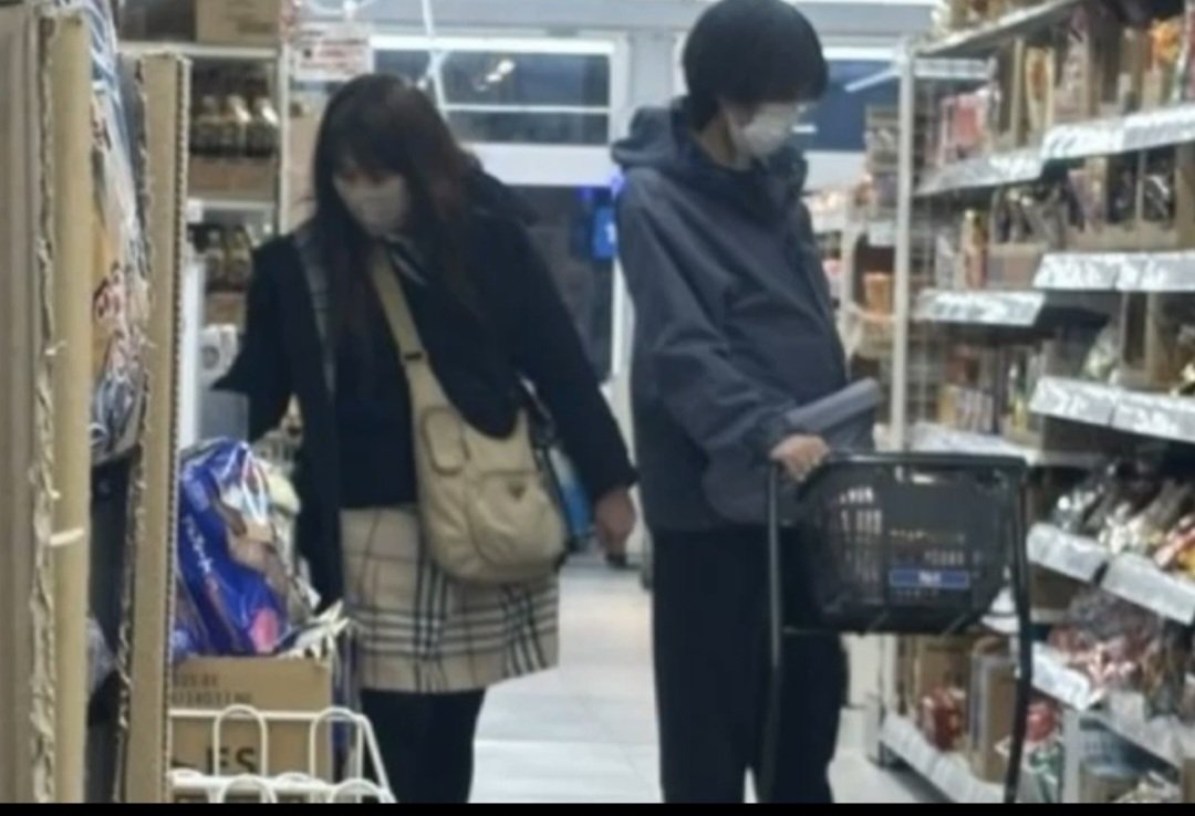 プリントアウトして真央ちゃんの顔にひっかけちゃった🥰ってコメントしてる強者がいた😮
ところで何をひっかけるんだい❓
＃あらいぐまお
＃金バエ
#真央ちゃんにひっかけ隊