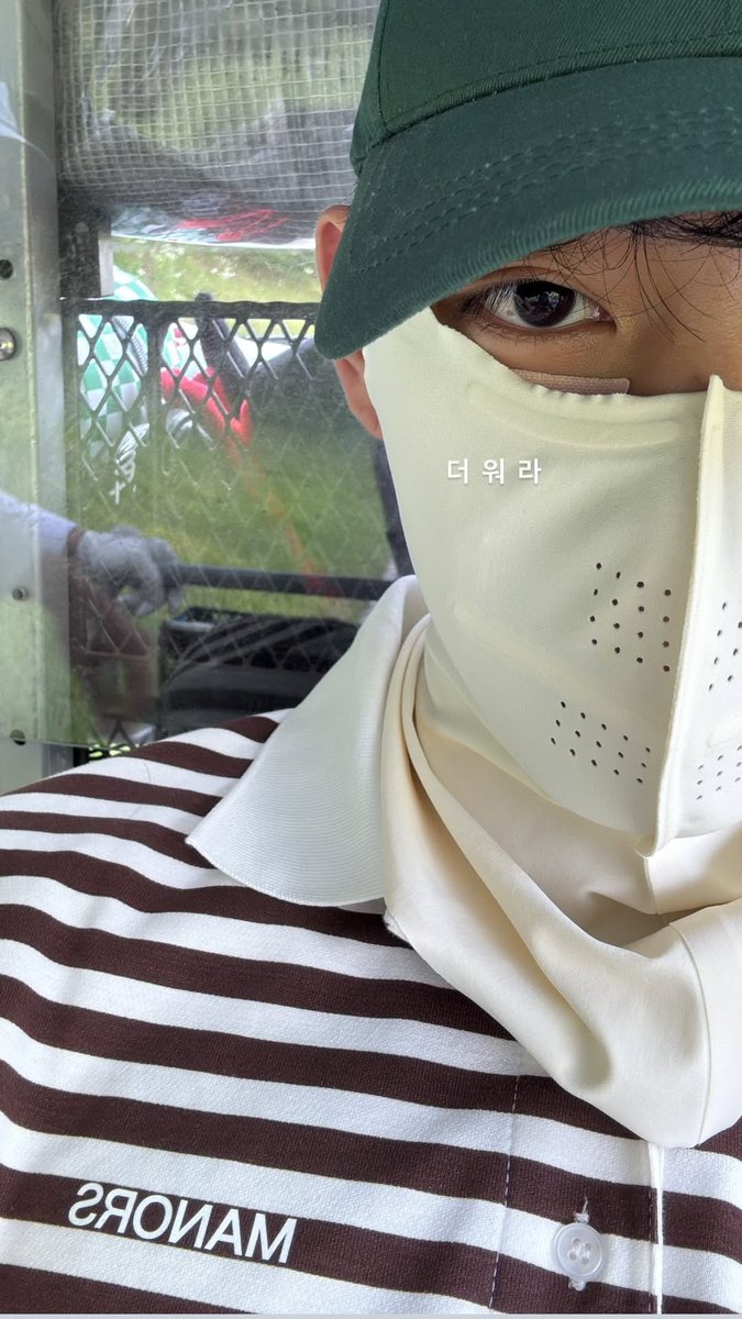 Cava32063683's tweet photo. テテは、ゴルフなんだね？

うん、暑いでしょうねえ
日焼け対策のマスクの下
テープ貼ってる… 肌管理したのかな🤔 https://t.co/BJXLQnGusZ