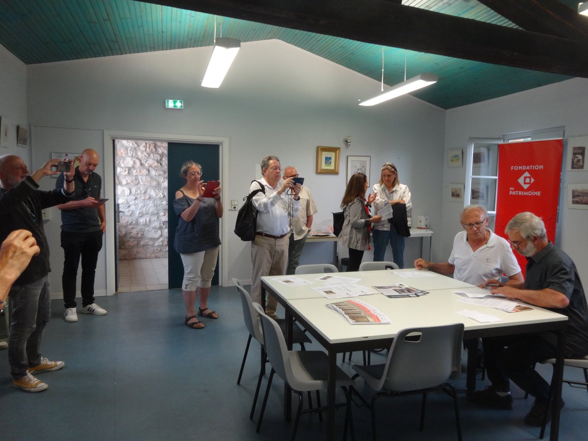 joncourj's tweet image. La @fond_patrimoine des #AlpesMaritimes et la mairie de #Coursegoules viennent de signer une convention pour la restauration du tableau &quot;Ames du Purgatoire&quot; de l&apos;église.
▶ Cette belle toile ancienne mérite votre soutien : fondation-patrimoine.org/les-projets/ta… 🤝