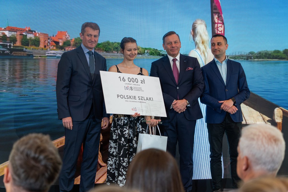 POT_GOV_Pl's tweet photo. To oni pokazali Polskę z najlepszej strony! 🇵🇱
Zakończyła się 8. edycja Turystycznych Mistrzostw Vlogerów! Oto zwycięzcy:
🥇Polskie Szlaki
🥈AHOJ Przygodo
🥉Mamba on bike
🎖️Nagroda publiczności: Polskie Szlaki
🎥 Wyróżnienie TikTok: Poznaje kraje
Więcej: https://t.co/7fcETI8QJh https://t.co/bqNo0Rka5n