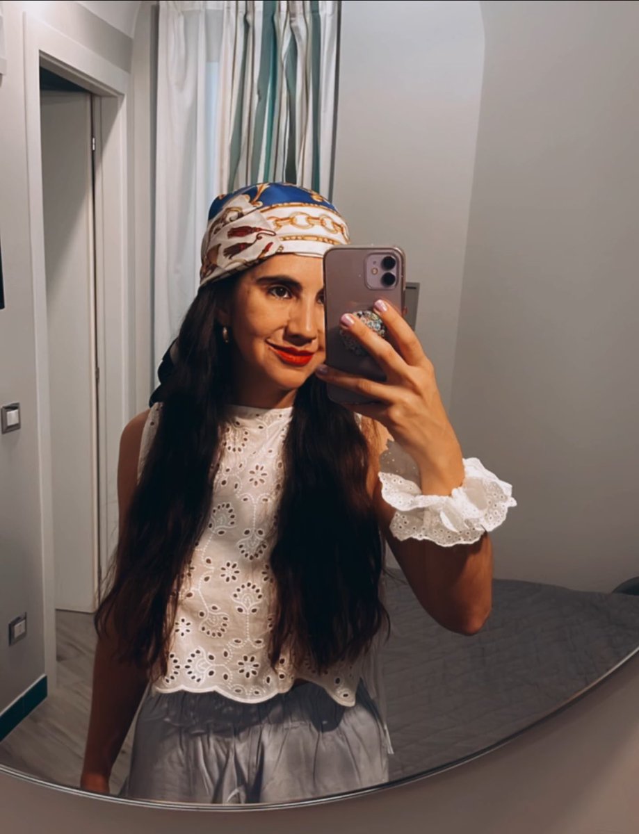 Buongiorno Italia, gli spaghetti al dente
E un partigiano come presidente
Con l'autoradio sempre nella mano destra
Un canarino sopra la finesta 🇮🇹🍋🎶