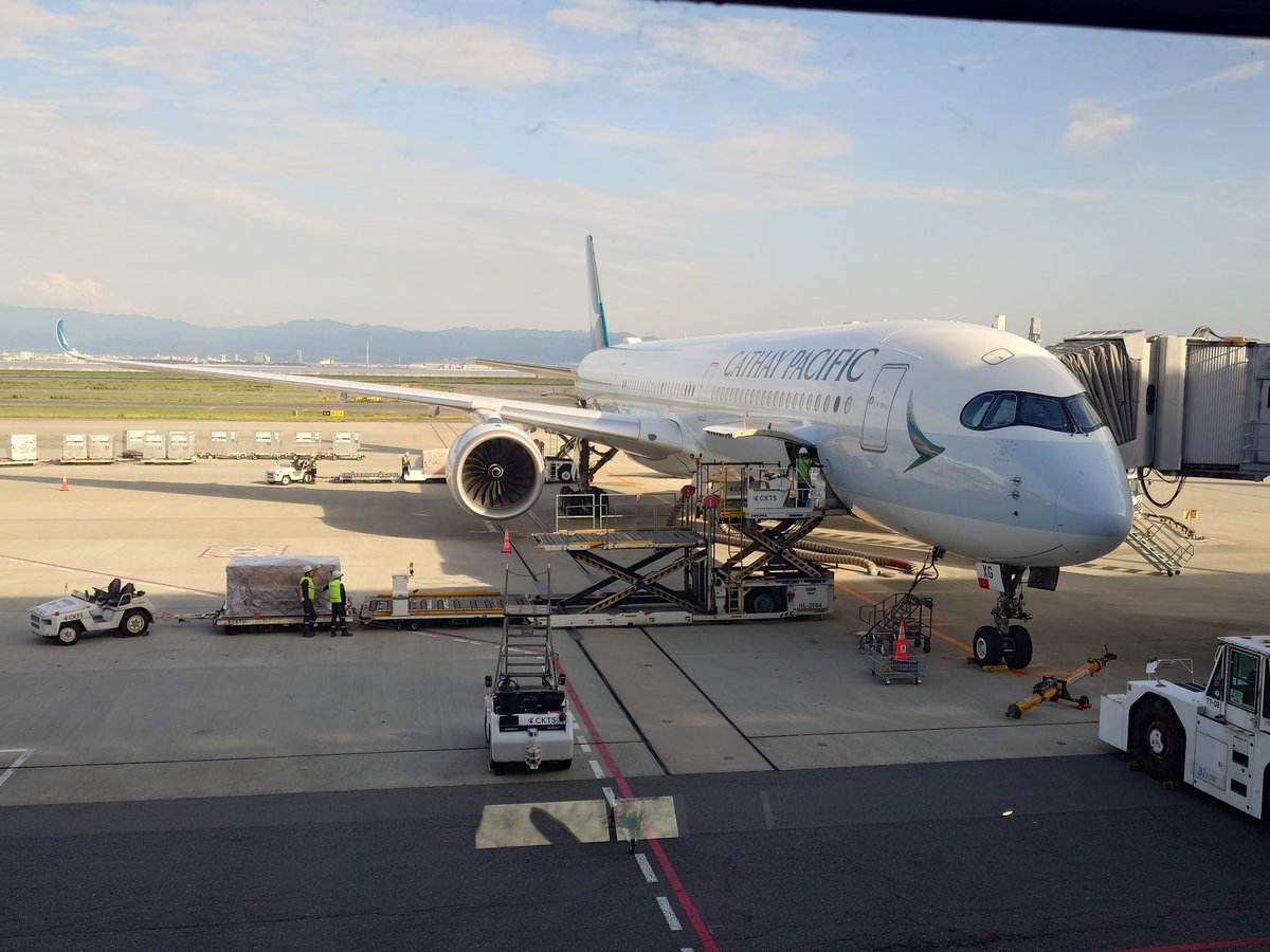 kakashinohito's tweet photo. Cathay Pacific CX507 KIX-HKG A350-1000 B-LXG #Nowboading https://t.co/OVxD503H9C
