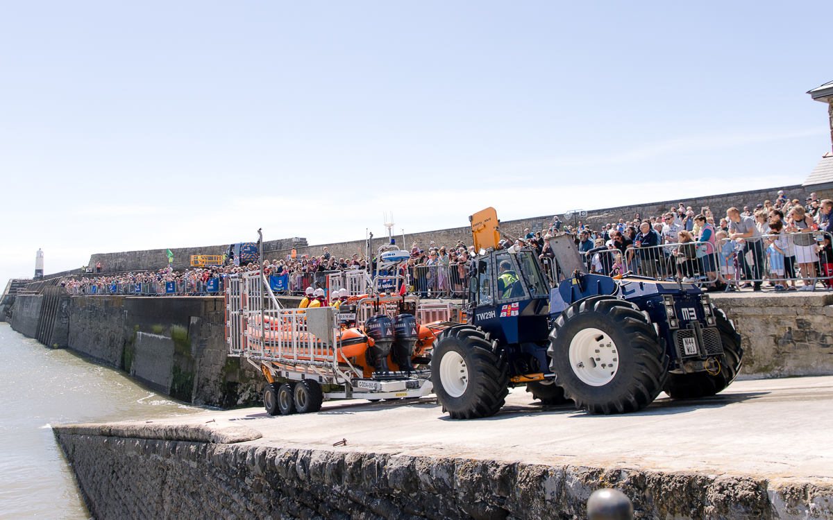 Ydych chi'n ymuno â ni y penwythnos yma yn BeachFest? 🏖️🚣

Byddwch yn barod am benwythnos llawn chwaraeon traeth, cychod, dawnsio a hwyl, chwaraeon dŵr, gweithgareddau teuluol, adloniant, stondinau a dychweliad RescueFest yr <a href="/RNLI/">RNLI</a> dydd Sadwrn ym Mhorthcawl!
