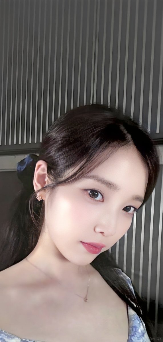 wyjc516's tweet image. 지은시
우리금융그룹 포토카드
mobile wallpaper 
edited from 고구바
#아이유 #IU