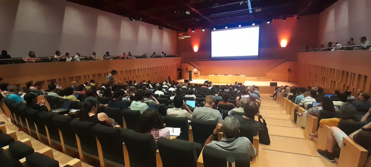 Josep_Trigo's tweet photo. EL PALAU DE CONGRESSOS DE #GIRONA ple de gom a gom amb el fascinant 
18è Simposi internacional Nuclei in the Cosmos. Un fascinant congrés que descriu els avenços en el nostre coneixement de l'origen dels elements químics als estels, incloent-hi #supernoves
https://t.co/W6EpdoLJqz https://t.co/vniwDknWOq