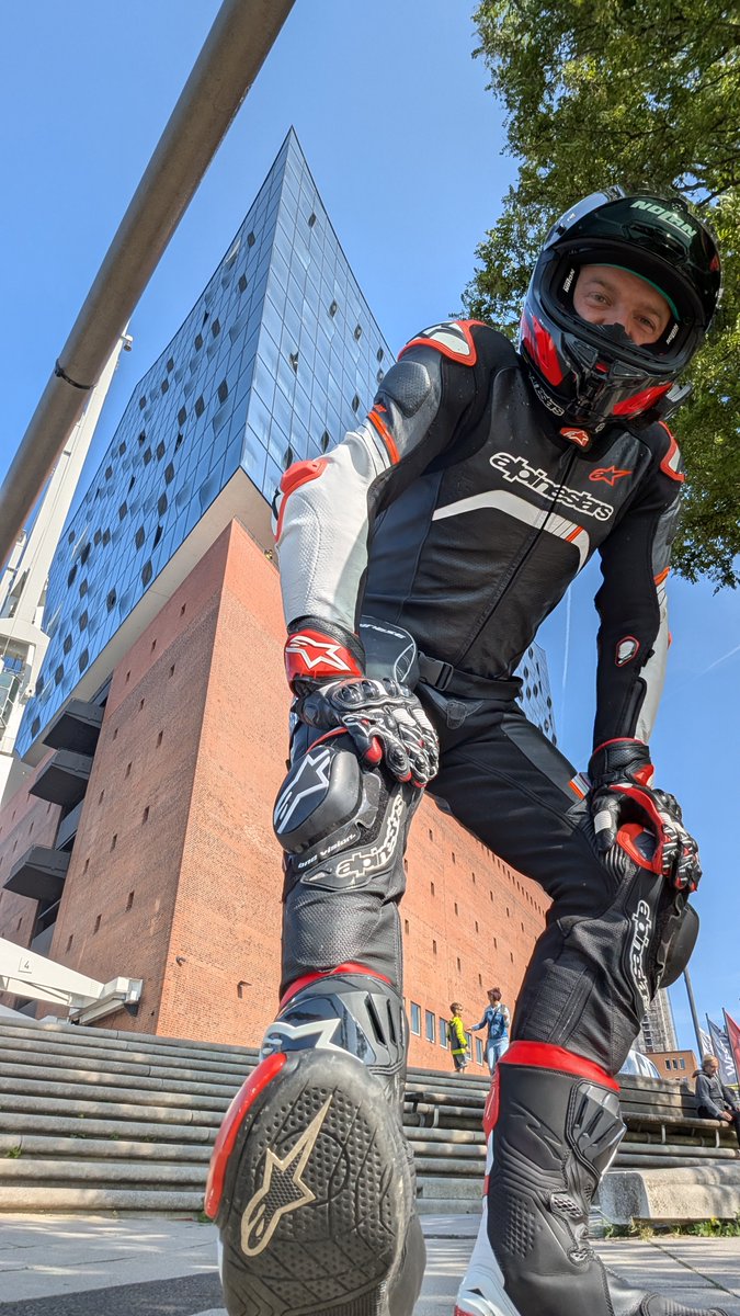spare_face's tweet photo. Got nicely sweaty during my recent tour...😈🥵 felt fucking horny in my gear all the fucking time  -> TONS MORE PICS ON OF AND JFF😏 #gearfetish #gaybiker #bikerphotos #bikergear #leatherfetish #leatherkink #bootsfetish #bikerboots https://t.co/Vj7vMdBrfU