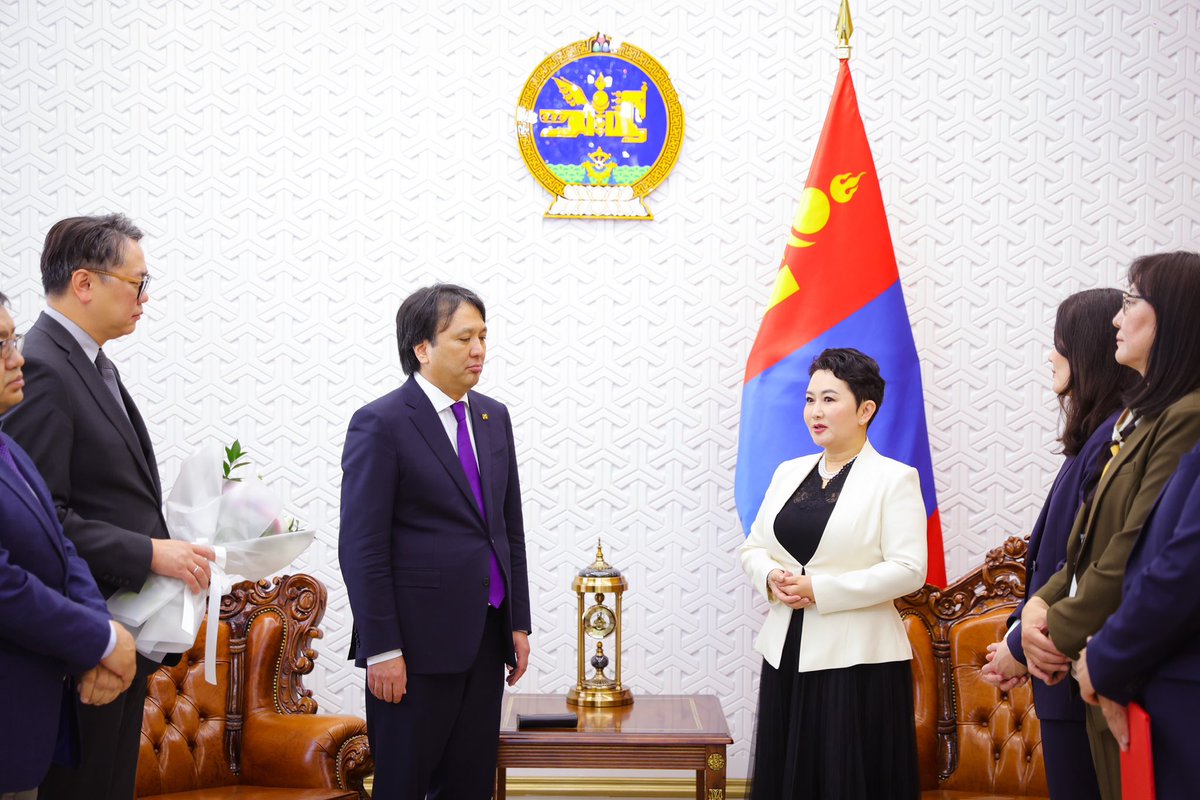 Монгол Улсын Гадаад харилцааны сайдаар дахин томилж, итгэл хүлээлгэсэн Монгол Улсын Ерөнхий сайд, УИХ-ын гишүүддээ гүн талархал илэрхийлье. Хурдтай өөрчлөгдөж буй олон улсын нөхцөл байдалд Монгол Улсын тусгаар тогтнол, үндэсний язгуур эрх ашгийг хамгаалсан тэнцвэртэй, идэвхтэй