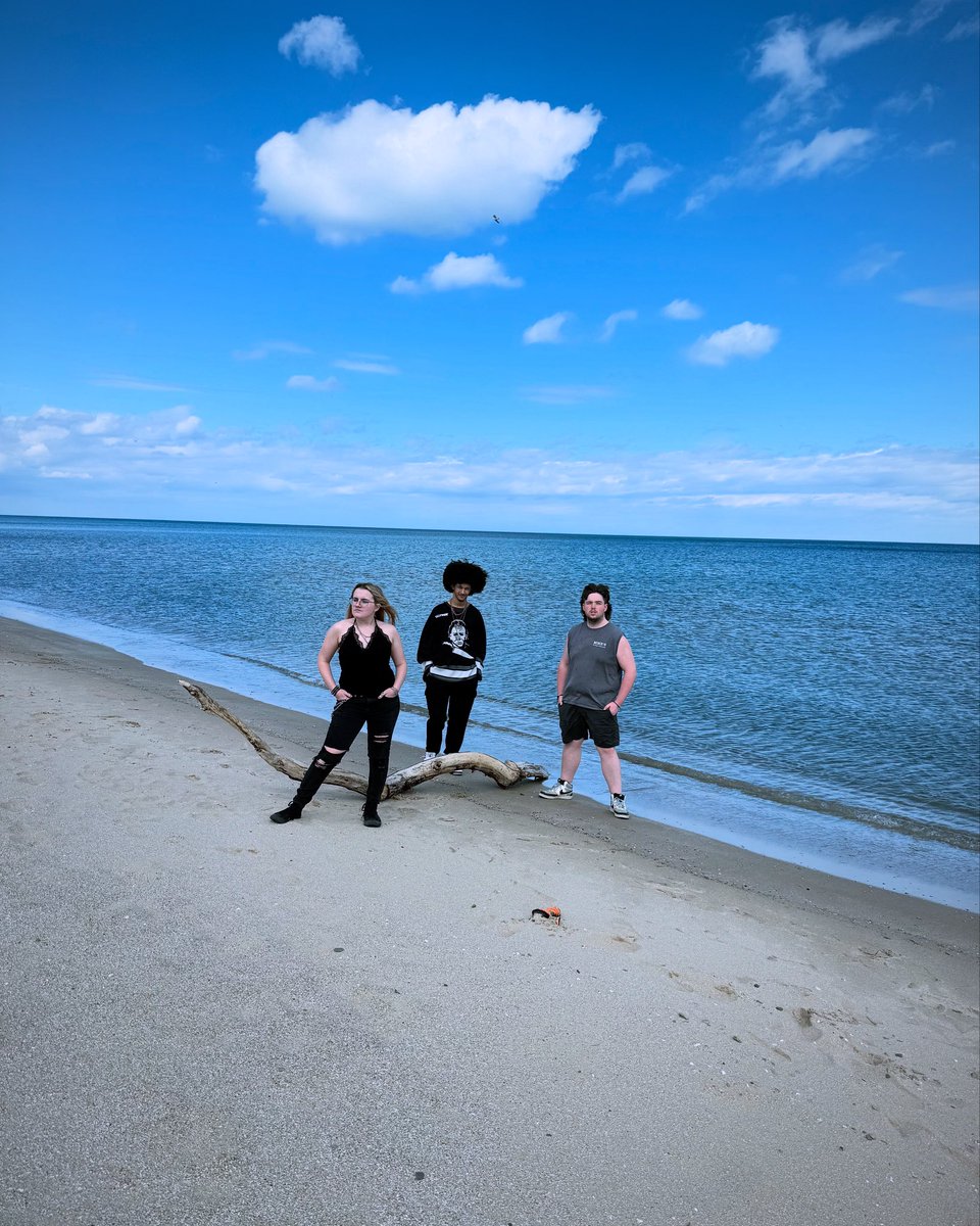 Under The Horizon tweet media