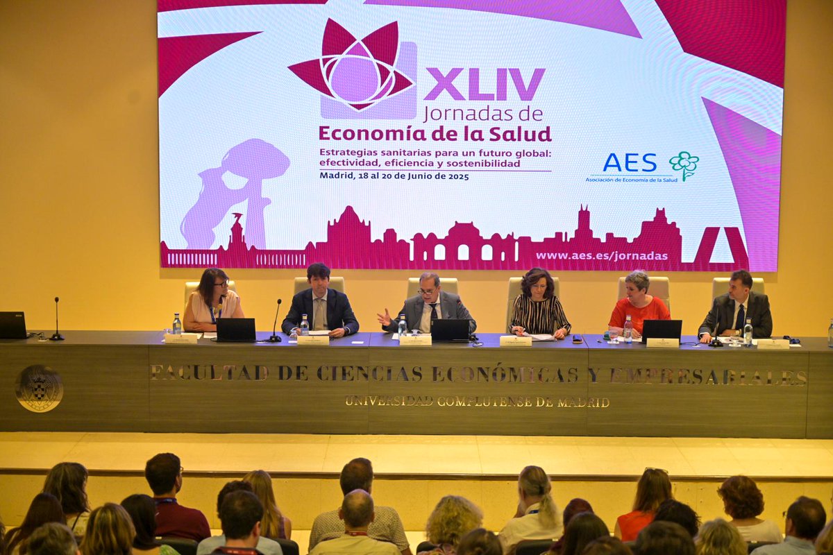 AES - Asociación de Economía de la Salud (@aeseconsalud) on Twitter photo 🔴 ¡Arrancan las XLIV #JornadasAES en la <a href="/unicomplutense/">Complutense</a>
▪️ José Nieves, dir. gral. de Gestión Eco-Fin <a href="/ComunidadMadrid/">Comunidad de Madrid</a>
▪️ <a href="/annagaal/">Anna García-Altés</a>, presidenta de AES
▪️ <a href="/mggoni/">Manuel García-Goñi</a>, C. Organizador
▪️ Victoria Serra, C. Científico
▪️ Begoña García, Vicerrectora (UCM)
▪️ Carlos Rivero, Decano (UCM) 🔴 ¡Arrancan las XLIV #JornadasAES en la <a href="/unicomplutense/">Complutense</a>
▪️ José Nieves, dir. gral. de Gestión Eco-Fin <a href="/ComunidadMadrid/">Comunidad de Madrid</a>
▪️ <a href="/annagaal/">Anna García-Altés</a>, presidenta de AES
▪️ <a href="/mggoni/">Manuel García-Goñi</a>, C. Organizador
▪️ Victoria Serra, C. Científico
▪️ Begoña García, Vicerrectora (UCM)
▪️ Carlos Rivero, Decano (UCM)