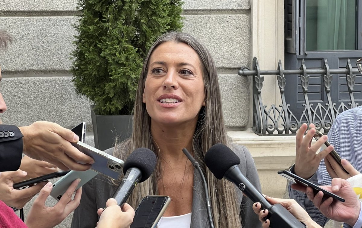 Junts🍈 advierte de que el futuro de Sánchez🌹 depende del cumplimiento su "agenda catalana"

Nogueras, portavoz de Junts, sobre la presunta corrupción en el PSOE: "Cuando digo que Cataluña no es España lo digo por esto, nos vemos muy lejos de todo".

👇
electomania.es