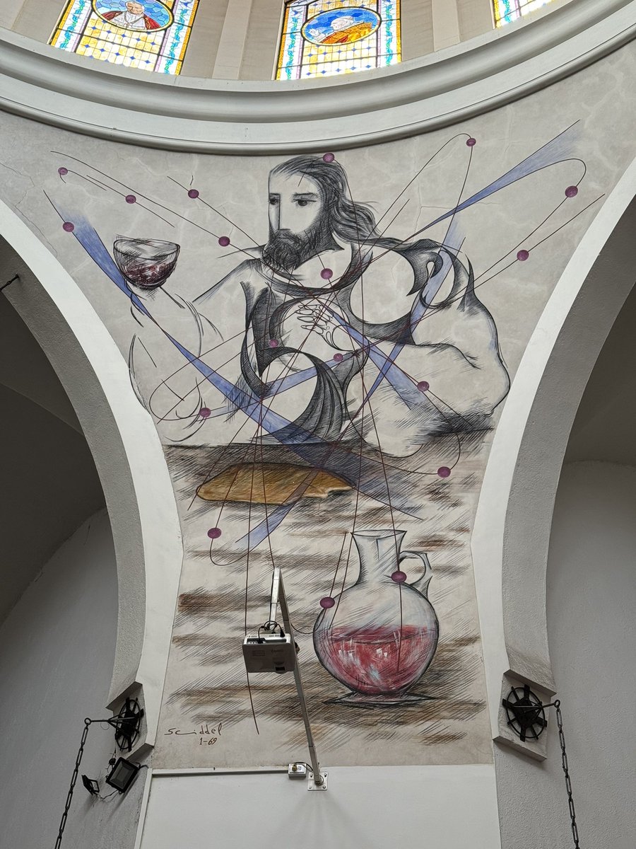 CrisSerafin's tweet photo. En mi ciudad hay pinturas de un gran artista iraní que radicaba en Michoacán y pintó la cúpula de la iglesia principal. https://t.co/SPXuAzvU31