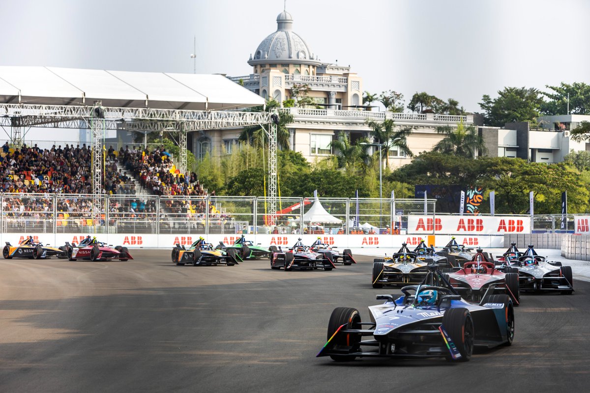 Last time in Jakarta, the energy was unreal... 🤩
Now it’s time for a powerful comeback in Indonesia. ⚡️

#FIA #FormulaE