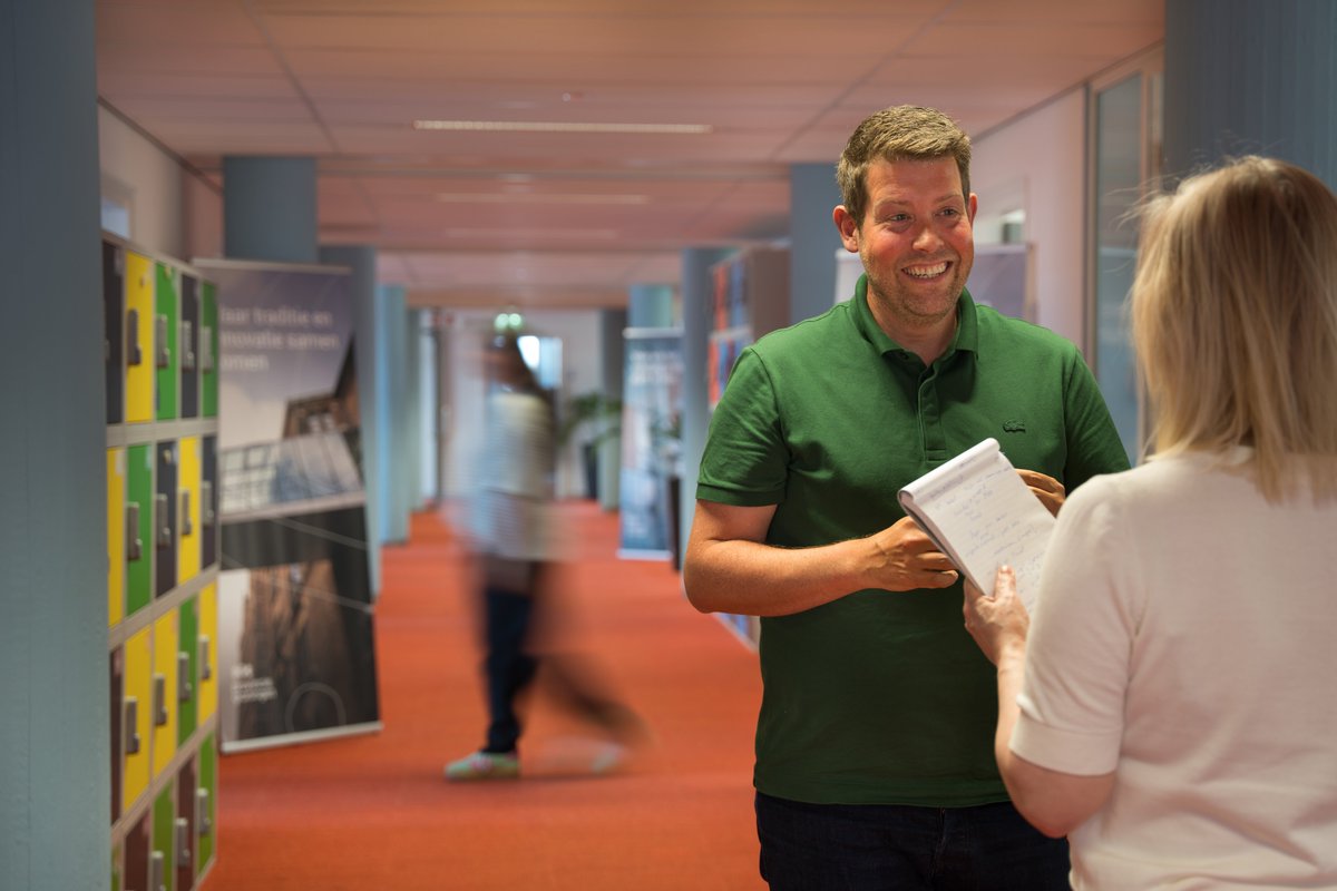 provgroningen's tweet image. #VACATURE | Bijt jij je graag vast in vraagstukken die er écht toe doen? We zoeken een strategisch communicatieadviseur die aan de slag gaat voor één van onze gedeputeerden. 👉 Meer weten of solliciteren (t/m 29 juni)? Bekijk de vacature: werkenbijprovinciegroningen.nl/vacatures/stra…