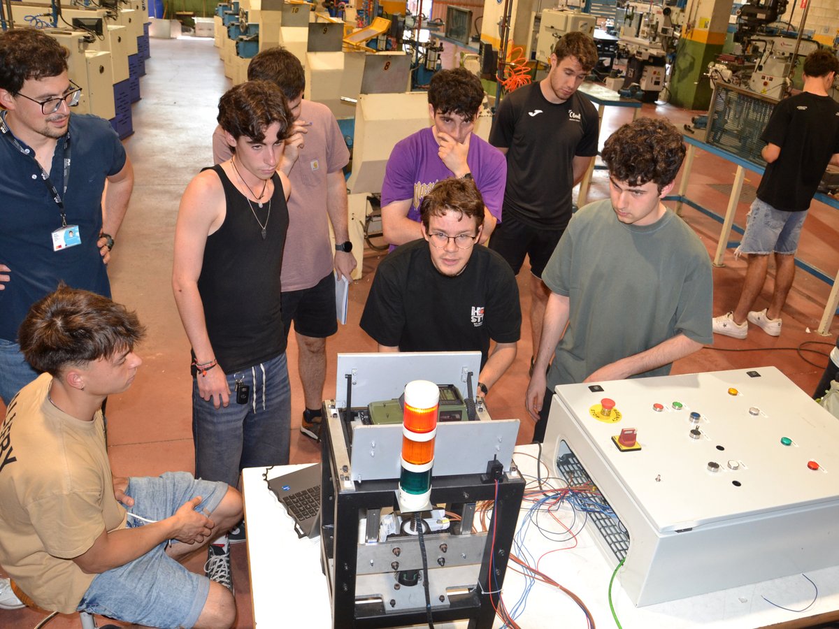 🎓 El alumnado de 2º del Grado en #IngenieríaMecatrónica finaliza su etapa en Somorrostro presentando su proyecto #POPBL: un garaje elevador de vehículos que integra mecánica, electricidad y automatización. 🚗⚙️

👉 Más info: somorrostro.com/el-alumnado-de…

<a href="/MUnibertsitatea/">Mondragon Unibertsitatea</a> <a href="/HETELFP/">HETEL FP</a>