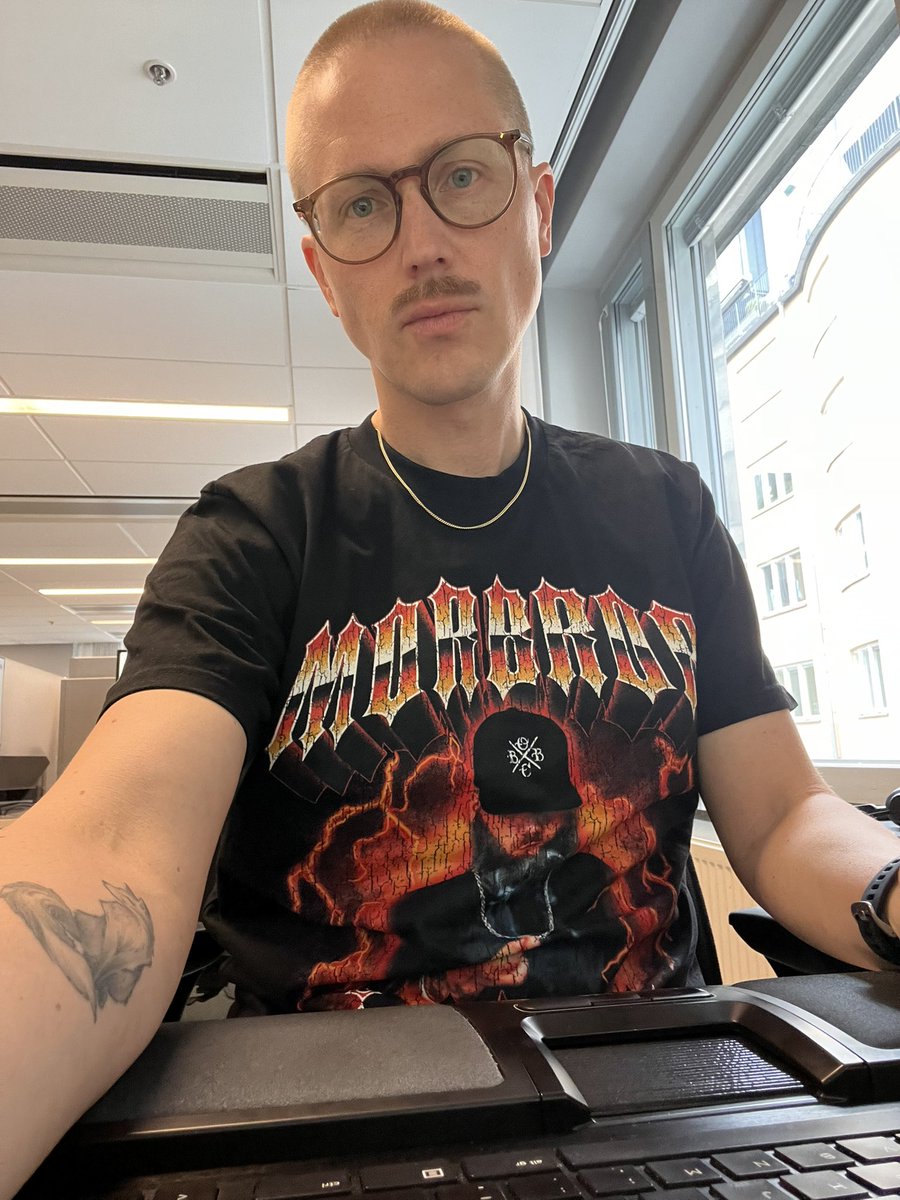 #bandtröjedagen
Reppar Morbror Ågren aka Organismen på kontoret.