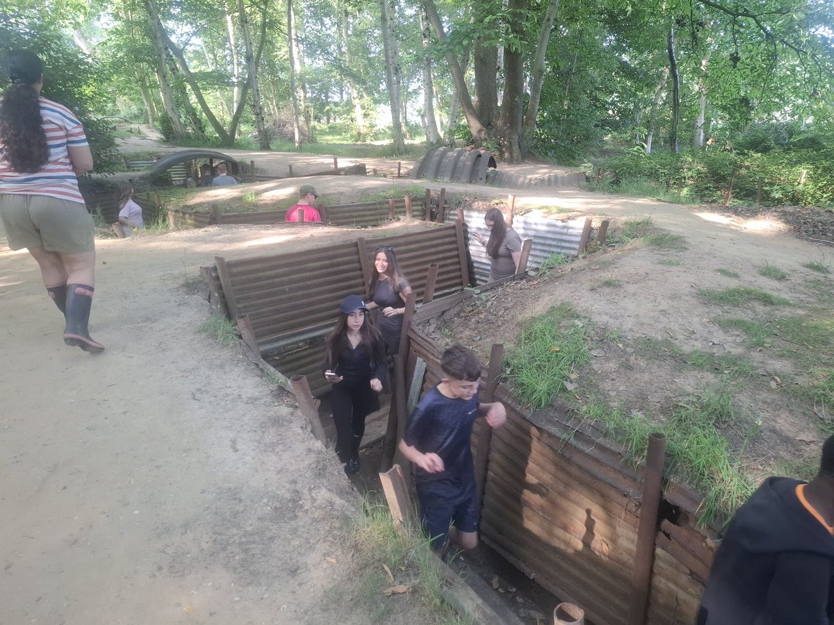 Today, Coach 5 stepped back in time at Sanctuary Wood, exploring preserved WWI trenches in Ypres 🪖🌲
A powerful, moving experience that brought history to life and sparked deep reflection.

#SanctuaryWood #WWI #EnrichmentWeek #NeverForget