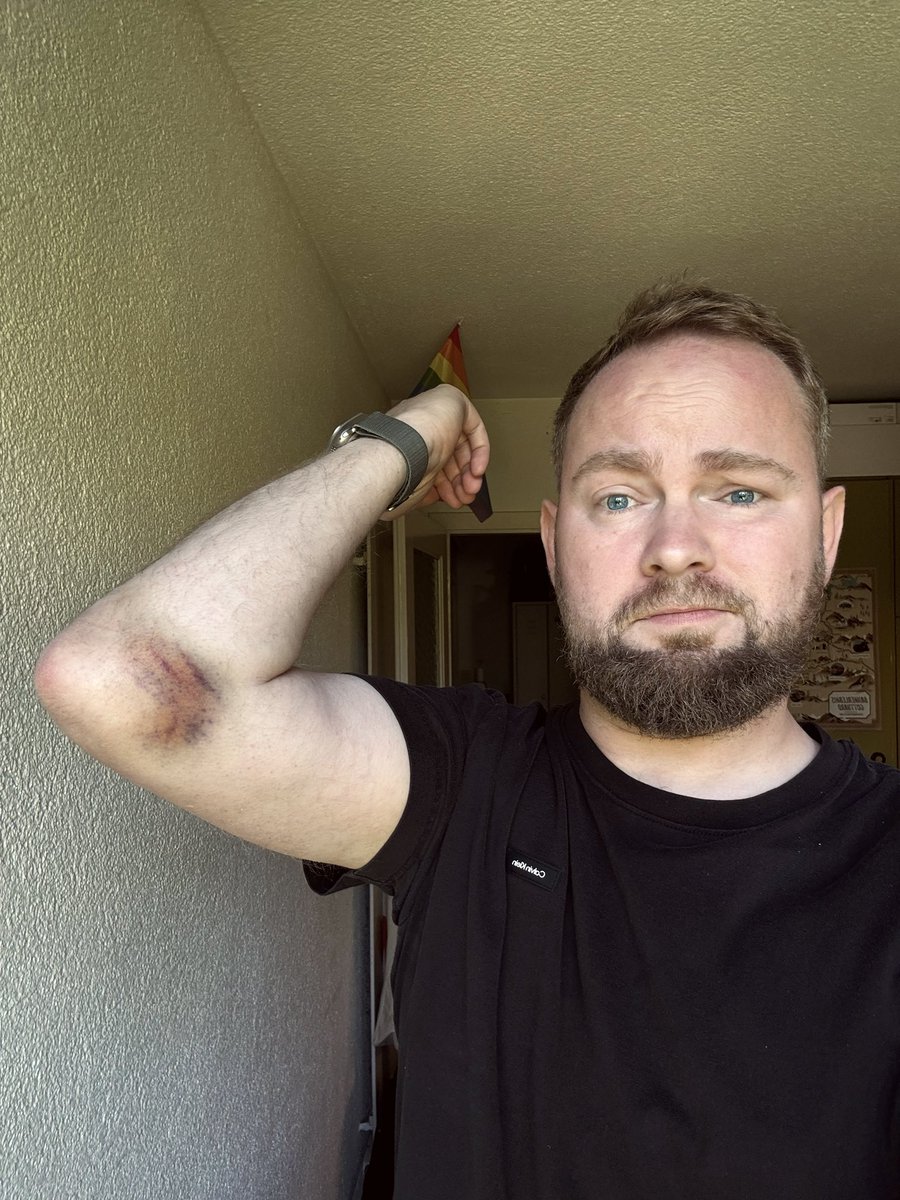 Дружеское напоминание: 
будьте осторожнее на лестницах