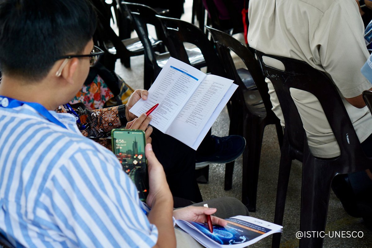 istic_unesco's tweet image. Day 2 of the #AI Literacy Training for #ASEAN primary & secondary teachers organised by Sri Bestari School, ISTIC & AETDEW, with 46 educators and teachers from ASEAN & the Global South 🤖
Highlights in pictures 👉