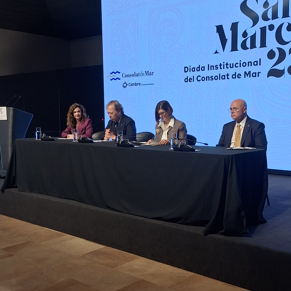 DonaEmpresaEconomia (@odeecambra) on Twitter photo 👩💼 La vicepresidenta de l'ODEE de <a href="/CambraBCN/">Cambra de Comerç de Barcelona</a> i advocada, <a href="/egumbertj/">Emma Gumbert Jordan</a> , ha estat investida com a Cònsol Major en la diada de Sant Marc a la #LaLlotjaDeMar, presidida per @JosepSantacreu i amb representants del món cameral, empresarial, polític i judicial.
⚖️ El #ConsolatDeMar, 👩💼 La vicepresidenta de l'ODEE de <a href="/CambraBCN/">Cambra de Comerç de Barcelona</a> i advocada, <a href="/egumbertj/">Emma Gumbert Jordan</a> , ha estat investida com a Cònsol Major en la diada de Sant Marc a la #LaLlotjaDeMar, presidida per @JosepSantacreu i amb representants del món cameral, empresarial, polític i judicial.
⚖️ El #ConsolatDeMar,