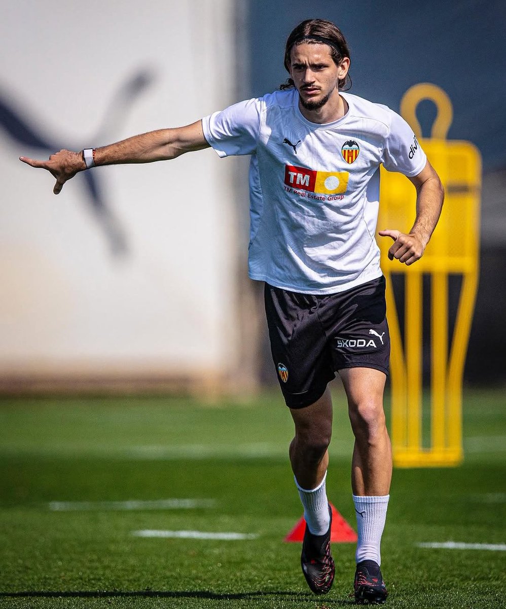 Tribuna Deportiva (@tribunavcf) on Twitter photo 🇳🇱 El Feyenoord subirá la oferta por Yarek Gasiorowski en los próximos días
🦇 El Valencia es conocedor de esto y está abierto a negociar su traspaso
💰 Es una de las ventas que podría darse este verano
🔢 El club no quiere vender todos los derechos del futbolista 🇳🇱 El Feyenoord subirá la oferta por Yarek Gasiorowski en los próximos días
🦇 El Valencia es conocedor de esto y está abierto a negociar su traspaso
💰 Es una de las ventas que podría darse este verano
🔢 El club no quiere vender todos los derechos del futbolista