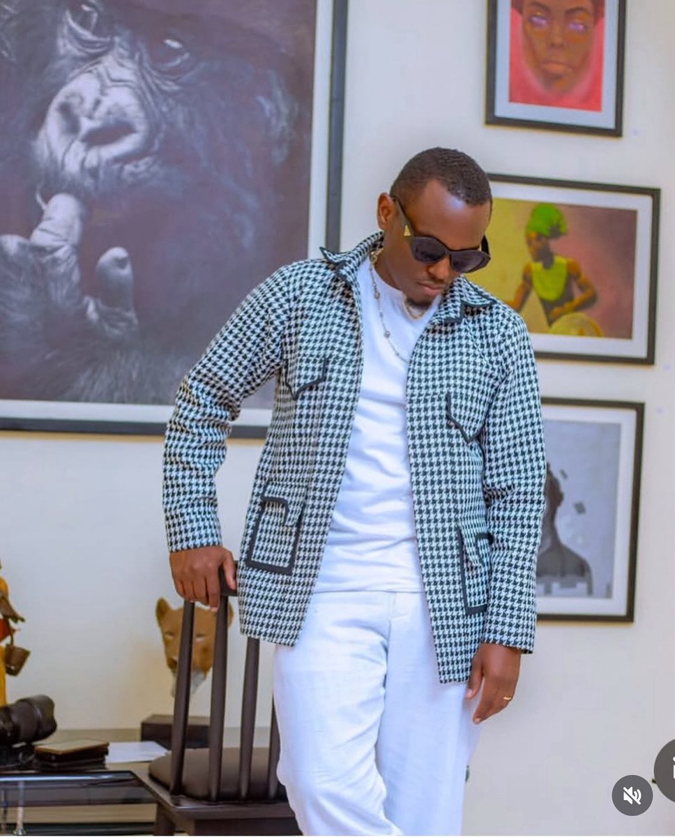 What makes Tom Close more remarkable is his dual career as a medical doctor and artist

A combination of intellectual discipline &amp; creative passion has made him a role model for young Rwandans, contributing meaningfully to National pride &amp; Identity

Lets Learn to Appreciate 🙏