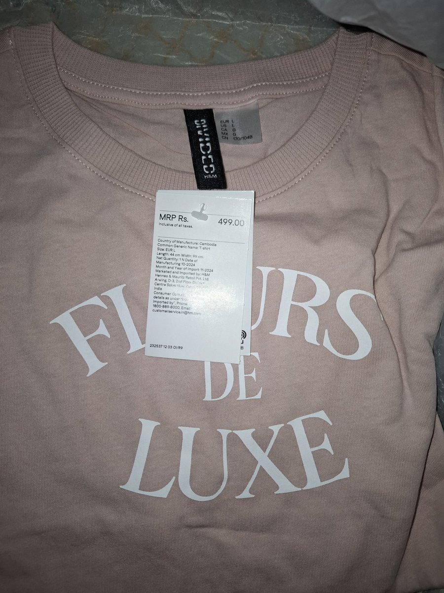 BubuStrong's tweet photo. @nch1915 I had ordered jeans for 2198. I get this pack with 1 tshirt 499rs  wrong order.After complaints company H&amp;M gave only partial refund. Stating they checked their cctv and found it was correct order. Unfair business practices and scam going on here. Please help https://t.co/n17UWs8cTd